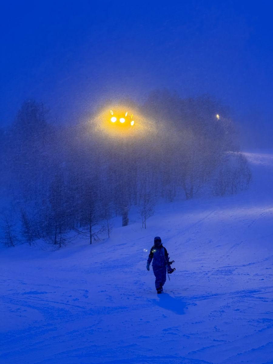 手稻 Olympia 區夜滑,照明下的雪道